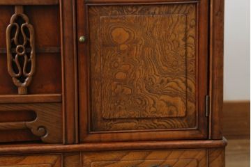 和製アンティーク　激レア　珍品　博物館クラス　特注　欅(ケヤキ)材　黒柿材　古美術　彫刻入りのクラシカルなデザインが美しい長火鉢(囲炉裏、木製火鉢)(R-069999)