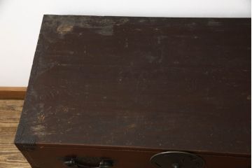 和製アンティーク　前面欅(ケヤキ)材　漆塗り　蝶覆輪(ちょうふくりん)金具が優美な二段重ね会津箪笥(時代箪笥、和タンス、衣装たんす、収納タンス、引き出し)(R-070001)