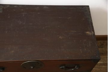 和製アンティーク　前面欅(ケヤキ)材　漆塗り　蝶覆輪(ちょうふくりん)金具が優美な二段重ね会津箪笥(時代箪笥、和タンス、衣装たんす、収納タンス、引き出し)(R-070001)