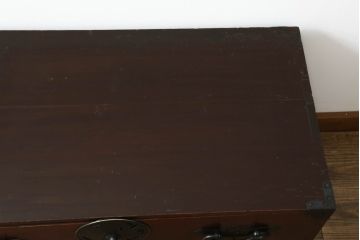 和製アンティーク　前面欅(ケヤキ)材　漆塗り　蝶覆輪(ちょうふくりん)金具が優美な会津箪笥ローボード(和たんす、時代箪笥、収納箪笥、衣装箪笥、引き出し、ローチェスト、テレビ台)(R-070003)