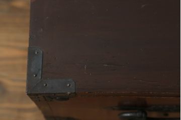 和製アンティーク　前面欅(ケヤキ)材　漆塗り　蝶覆輪(ちょうふくりん)金具が優美な会津箪笥ローボード(和たんす、時代箪笥、収納箪笥、衣装箪笥、引き出し、ローチェスト、テレビ台)(R-070003)
