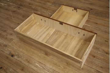 中古　岩谷堂箪笥　存在感のある金具と迫力のある杢目が目を惹く二段重ね衣装箪笥(和タンス、収納箪笥、整理箪笥、引き出し、チェスト、上下バラ売り可能)(R-070004)