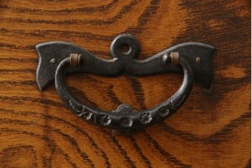 中古　岩谷堂箪笥　存在感のある金具と迫力のある杢目が目を惹く二段重ね衣装箪笥(和タンス、収納箪笥、整理箪笥、引き出し、チェスト、上下バラ売り可能)(R-070004)