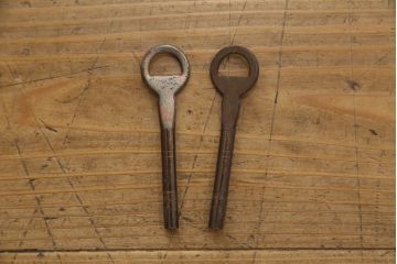 中古　岩谷堂箪笥　存在感のある金具と迫力のある杢目が目を惹く二段重ね衣装箪笥(和タンス、収納箪笥、整理箪笥、引き出し、チェスト、上下バラ売り可能)(R-070004)