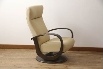 中古　美品　カリモク家具(karimoku)オリジナルブランド　限定店舗のみ取扱品　ディレトーレ(Direttore)　1人掛けソファ(パーソナルソファ、一人掛け、1P、アームチェア、回転椅子、イス)(R-070006)