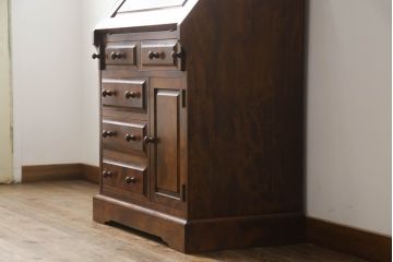 和製ビンテージ　国産　民芸家具　古潭シリーズ　クラシカルな佇まいが魅力のライティングビューロー(簿記机、ワークデスク、在宅用、在宅ワーク用、引き出し、収納棚、戸棚、ヴィンテージ)(R-070007)