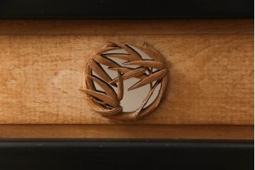 和製ビンテージ　最高級!!　井波彫刻　三好刀　迫力ある松に鶴が素晴らしい彫刻衝立て(つい立て、衝い立て、仕切り、パーテーション、ヴィンテージ)(定価約250万円)(R-070013)