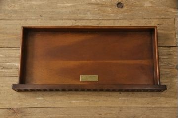 中古　イギリス高級家具　THEODORE ALEXANDER(セオドア・アレキサンダー)　重厚感ある銅板の装飾とクラシカルな佇まいが魅力のキャビネット(サイドボード、サイドテーブル、収納棚、戸棚)(R-070014)