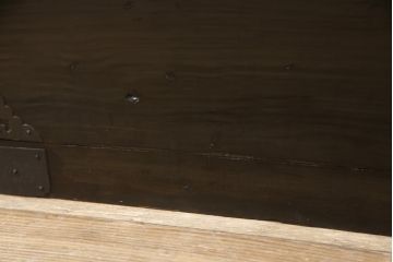和製アンティーク　立派な金具と黒漆塗りが格調高い雰囲気を醸し出す庄内箪笥(衣装タンス、収納たんす、時代箪笥、引き出し)(R-070015)