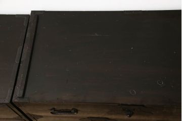 和製アンティーク　立派な金具と黒漆塗りが格調高い雰囲気を醸し出す庄内箪笥(衣装タンス、収納たんす、時代箪笥、引き出し)(R-070015)