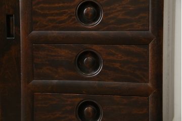 中古　美品　松本民芸家具　どこかレトロな雰囲気も感じる90型茶タンス(サイドボード、戸棚、収納棚)(定価約44万円)(R-070056)