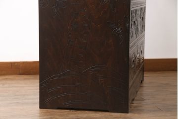 中古　軽井沢彫り　凝った彫刻が美しく和室にも洋室にも合わせやすい収納付きライティングビューロー(簿記机、ワークデスク、在宅用、在宅ワーク用、引き出し、サイドチェスト)(R-070060)