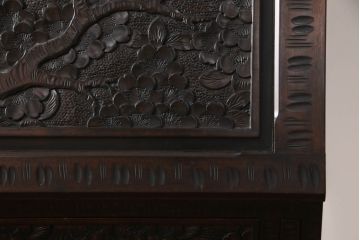 中古　軽井沢彫り　凝った彫刻が美しく和室にも洋室にも合わせやすい収納付きライティングビューロー(簿記机、ワークデスク、在宅用、在宅ワーク用、引き出し、サイドチェスト)(R-070060)