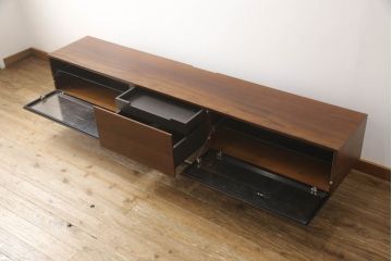 中古　Cassinaixc.(カッシーナイクスシー)　BREATH(ブレス)　スタイリッシュな佇まいが魅力的なシアターボード(テレビ台、ローボード)(R-070061)