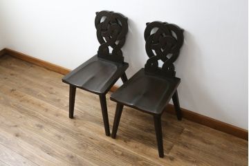 和製ビンテージ　神戸洋家具　ナラ(楢)材　彫刻を施した背もたれが珍しいチェア2脚セット(ダイニングチェア、板座チェア、椅子、イス、ヴィンテージ)(R-070062)