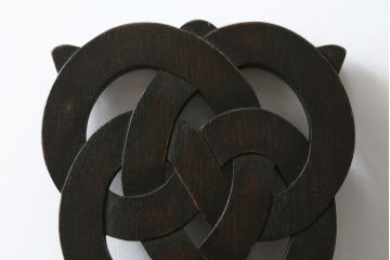 和製ビンテージ　神戸洋家具　ナラ(楢)材　彫刻を施した背もたれが珍しいチェア2脚セット(ダイニングチェア、板座チェア、椅子、イス、ヴィンテージ)(R-070062)