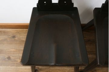 和製ビンテージ　神戸洋家具　ナラ(楢)材　彫刻を施した背もたれが珍しいチェア2脚セット(ダイニングチェア、板座チェア、椅子、イス、ヴィンテージ)(R-070062)