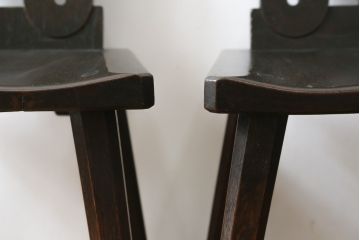 和製ビンテージ　神戸洋家具　ナラ(楢)材　彫刻を施した背もたれが珍しいチェア2脚セット(ダイニングチェア、板座チェア、椅子、イス、ヴィンテージ)(R-070062)