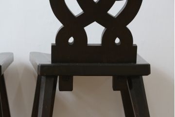 和製ビンテージ　神戸洋家具　ナラ(楢)材　彫刻を施した背もたれが珍しいチェア2脚セット(ダイニングチェア、板座チェア、椅子、イス、ヴィンテージ)(R-070062)
