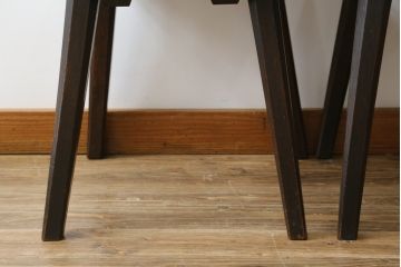 和製ビンテージ　神戸洋家具　ナラ(楢)材　彫刻を施した背もたれが珍しいチェア2脚セット(ダイニングチェア、板座チェア、椅子、イス、ヴィンテージ)(R-070062)