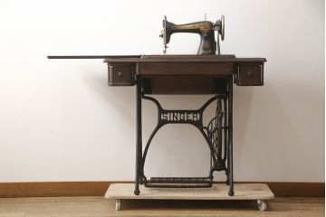 ジャンク品　イギリスアンティーク　SINGER(シンガー)社　置くだけでお洒落な空間に!ディスプレイにおすすめの足踏みミシン(シンガーミシン、ミシンテーブル、ミシン台、工業用ミシン、ディスプレイ、英国)(R-070063)