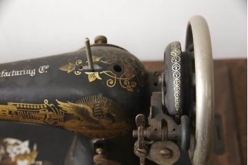 ジャンク品　イギリスアンティーク　SINGER(シンガー)社　置くだけでお洒落な空間に!ディスプレイにおすすめの足踏みミシン(シンガーミシン、ミシンテーブル、ミシン台、工業用ミシン、ディスプレイ、英国)(R-070063)