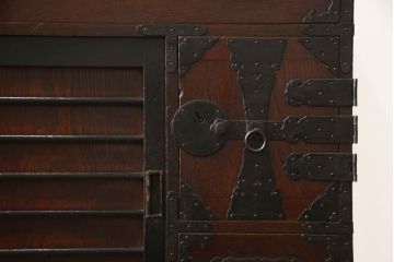 和製アンティーク　三方欅(ケヤキ)材　重厚感のある佇まいが魅力の松本帳場箪笥(時代箪笥、和タンス、収納たんす、整理タンス、引き出し)(R-070065)
