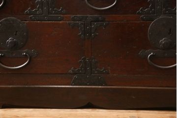 和製アンティーク　三方欅(ケヤキ)材　重厚感のある佇まいが魅力の松本帳場箪笥(時代箪笥、和タンス、収納たんす、整理タンス、引き出し)(R-070065)