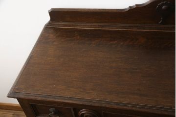 イギリスアンティーク　オーク材　細部まで凝ったつくりが目を引くサイドボード(サイドキャビネット、リビングボード、収納棚、戸棚、英国)(R-070112)
