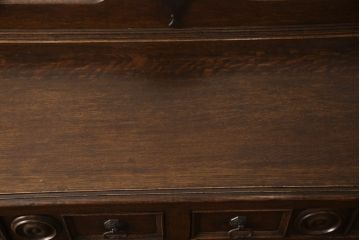 イギリスアンティーク　オーク材　細部まで凝ったつくりが目を引くサイドボード(サイドキャビネット、リビングボード、収納棚、戸棚、英国)(R-070112)