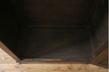 イギリスアンティーク　オーク材　使いやすいサイズのクラシカルな雰囲気漂うワードローブ(洋服タンス、収納棚、戸棚、キャビネット、英国)(R-070118)