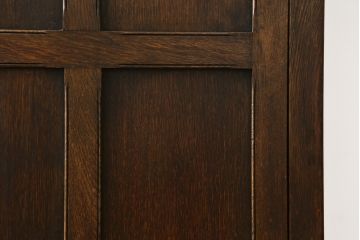 イギリスアンティーク　オーク材　使いやすいサイズのクラシカルな雰囲気漂うワードローブ(洋服タンス、収納棚、戸棚、キャビネット、英国)(R-070118)