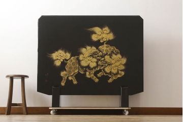 中古　美品　輪島塗り　沈金の迫力ある狛犬とまりの図が魅力的な衝立て(つい立て、衝い立て、パーテーション、間仕切り、店舗什器)(R-070120)