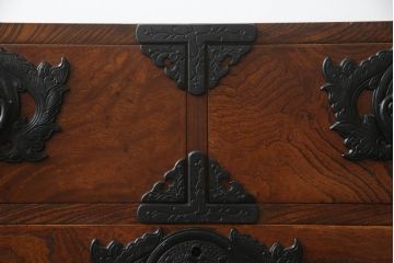 和製ビンテージ　岩谷堂箪笥　力強い杢目と重厚感ある金具が魅力の和箪笥(整理箪笥、衣装タンス、収納たんす、引き出し、チェスト、ヴィンテージ)(R-070121)