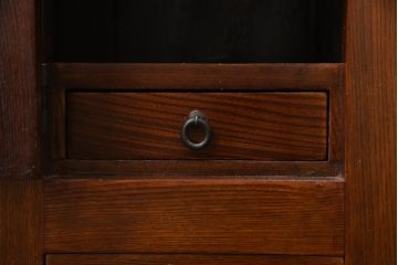 中古　超美品　国産工芸家具　九尺　前面欅(ケヤキ)材　洗練された佇まいと大容量の収納力を兼ね備えた特大重ね水屋箪笥(収納棚、戸棚、キャビネット、食器棚、店舗什器)(R-070122)