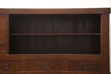 中古　超美品　国産工芸家具　九尺　前面欅(ケヤキ)材　洗練された佇まいと大容量の収納力を兼ね備えた特大重ね水屋箪笥(収納棚、戸棚、キャビネット、食器棚、店舗什器)(R-070122)