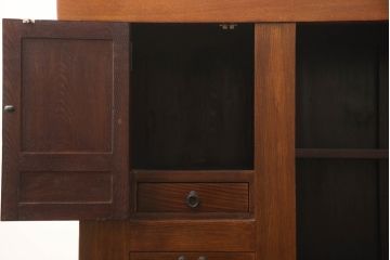 中古　超美品　国産工芸家具　九尺　前面欅(ケヤキ)材　洗練された佇まいと大容量の収納力を兼ね備えた特大水屋箪笥(収納棚、戸棚、キャビネット、食器棚、店舗什器)(R-070123)