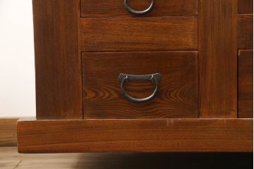 中古　超美品　国産工芸家具　九尺　前面欅(ケヤキ)材　洗練された佇まいと大容量の収納力を兼ね備えた特大水屋箪笥(収納棚、戸棚、キャビネット、食器棚、店舗什器)(R-070123)