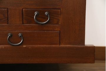 中古　超美品　国産工芸家具　九尺　前面欅(ケヤキ)材　洗練された佇まいと大容量の収納力を兼ね備えた特大水屋箪笥(収納棚、戸棚、キャビネット、食器棚、店舗什器)(R-070123)