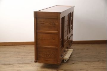 中古　美品　楡(ニレ)材　総無垢材　美しい木目と品のある佇まいが魅力の五尺水屋箪笥サイドボード(引き出し、収納棚、戸棚、食器棚)(R-070144)