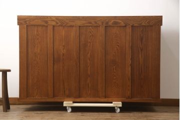 中古　美品　楡(ニレ)材　総無垢材　美しい木目と品のある佇まいが魅力の五尺水屋箪笥サイドボード(引き出し、収納棚、戸棚、食器棚)(R-070144)