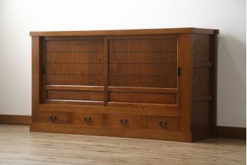 中古　美品　楡(ニレ)材　総無垢材　美しい木目と品のある佇まいが魅力の五尺水屋箪笥サイドボード(引き出し、収納棚、戸棚、食器棚)(R-070145)