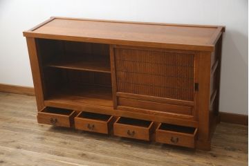 中古　美品　楡(ニレ)材　総無垢材　美しい木目と品のある佇まいが魅力の五尺水屋箪笥サイドボード(引き出し、収納棚、戸棚、食器棚)(R-070145)