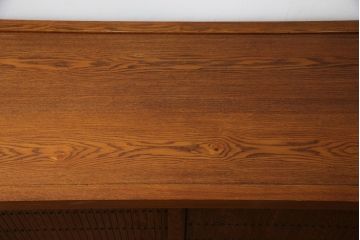 中古　美品　楡(ニレ)材　総無垢材　美しい木目と品のある佇まいが魅力の五尺水屋箪笥サイドボード(引き出し、収納棚、戸棚、食器棚)(R-070145)
