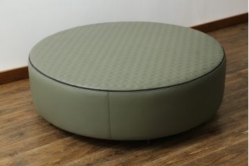 中古　イタリア　ミノッティ(Minotti)　ヤング(YANG)　本革(レザー)　トップのステッチが素敵な洗練された佇まいのオットマン(フットスツール、1Pソファ、椅子、テーブルトップ)(R-070147)
