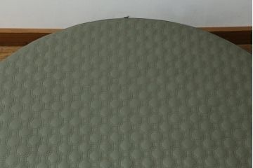 中古　イタリア　ミノッティ(Minotti)　ヤング(YANG)　本革(レザー)　トップのステッチが素敵な洗練された佇まいのオットマン(フットスツール、1Pソファ、椅子、テーブルトップ)(R-070147)