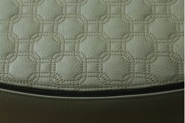 中古　イタリア　ミノッティ(Minotti)　ヤング(YANG)　本革(レザー)　トップのステッチが素敵な洗練された佇まいのオットマン(フットスツール、1Pソファ、椅子、テーブルトップ)(R-070147)