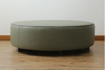中古　イタリア　ミノッティ(Minotti)　ヤング(YANG)　本革(レザー)　トップのステッチが素敵な洗練された佇まいのオットマン(フットスツール、1Pソファ、椅子、テーブルトップ)(R-070147)