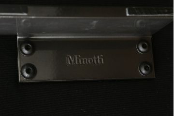 中古　イタリア　ミノッティ(Minotti)　ヤング(YANG)　本革(レザー)　トップのステッチが素敵な洗練された佇まいのオットマン(フットスツール、1Pソファ、椅子、テーブルトップ)(R-070147)