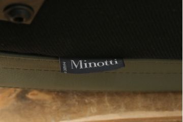 中古　イタリア　ミノッティ(Minotti)　ヤング(YANG)　本革(レザー)　トップのステッチが素敵な洗練された佇まいのオットマン(フットスツール、1Pソファ、椅子、テーブルトップ)(R-070147)